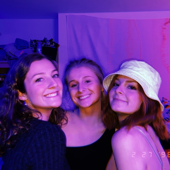 Meet your Posher, Essie - Picture 1 of 1